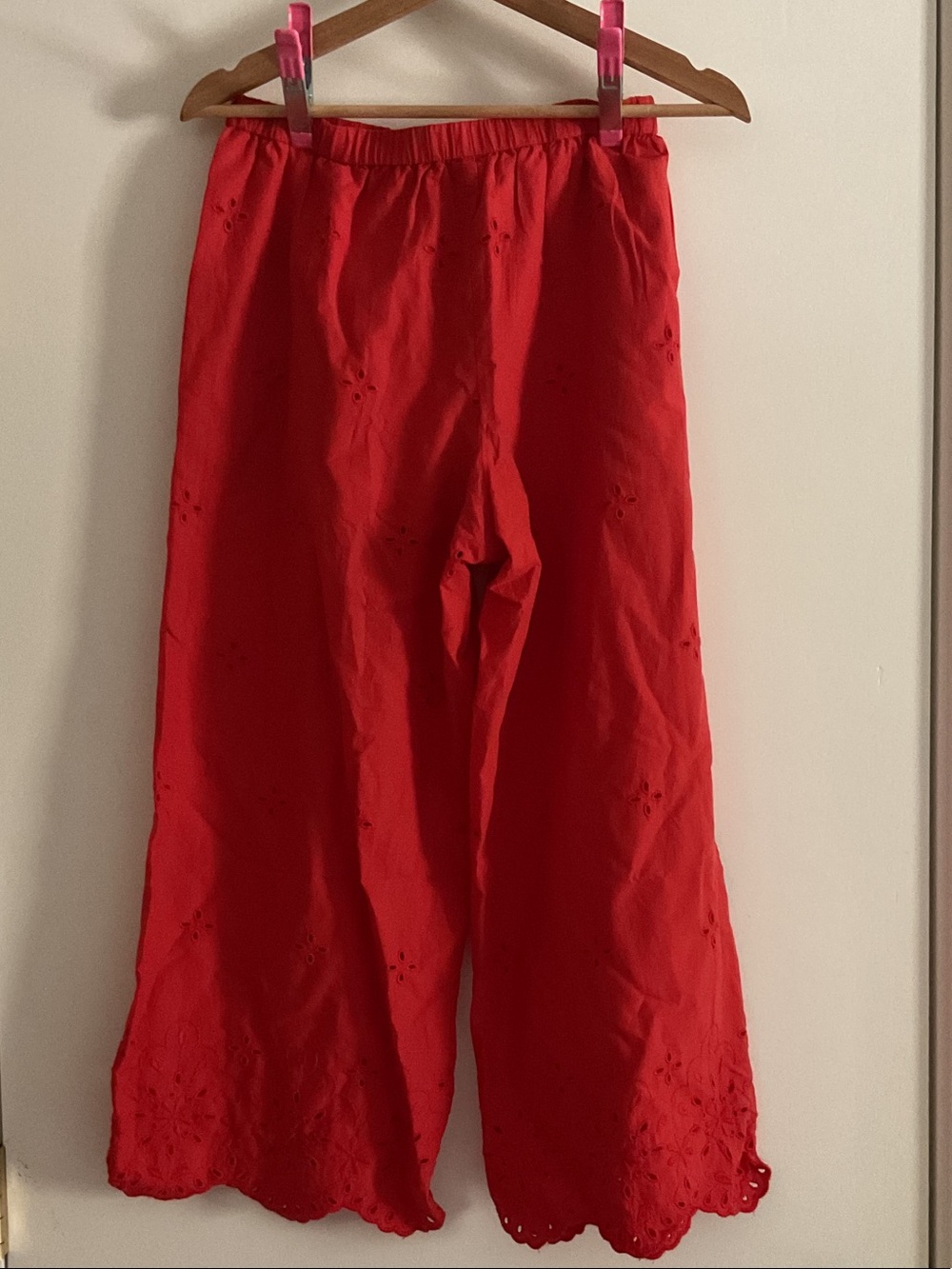Old Navy Red Eyelet cropped pants NWT Petite